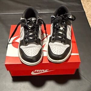 Gray and black dunks size 4.5